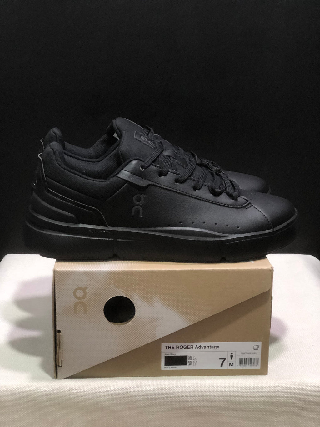 ON - ROGER FEDERER X THE ROGER CENTRE COURT ALL BLACK