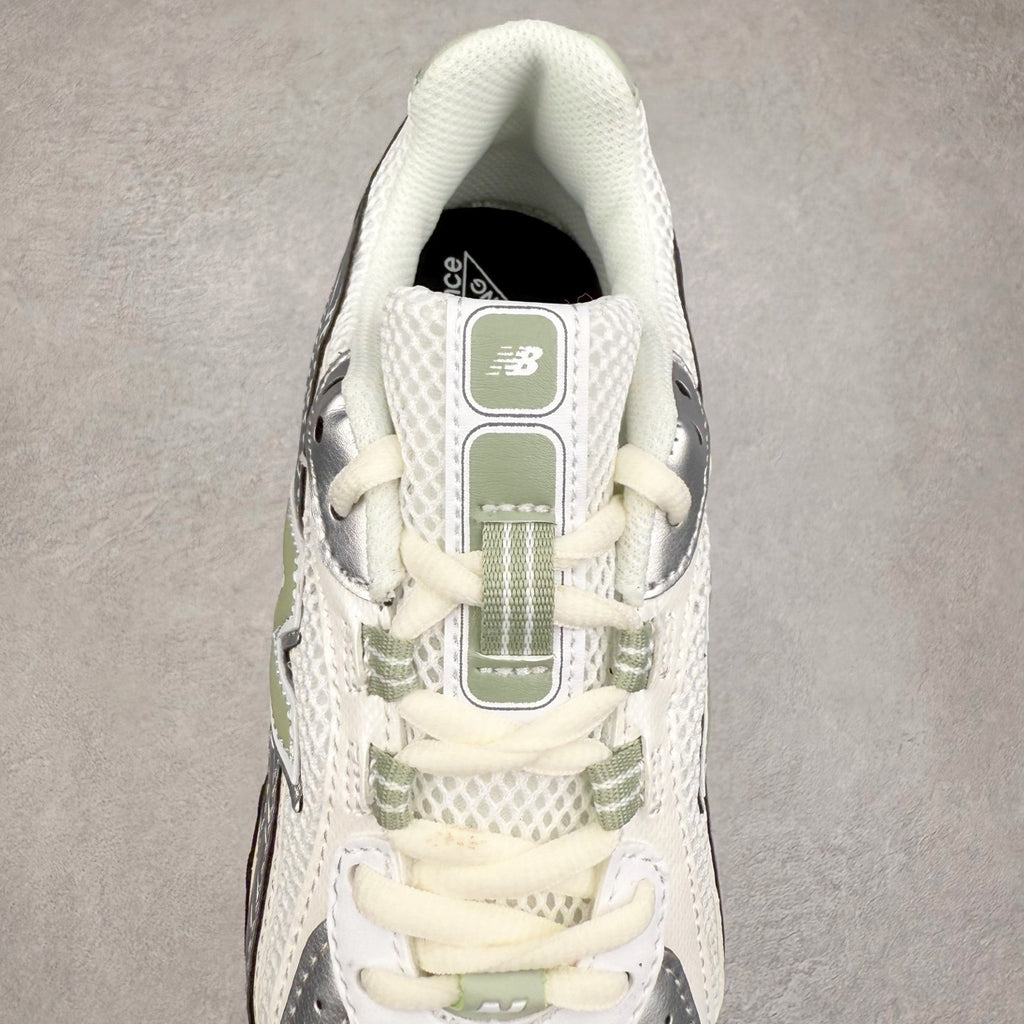 New Balance 204L "Silver Metallic / Sage Green"