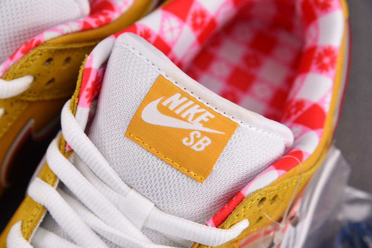 Nike SB Dunk  Low "Yellow Lobster"