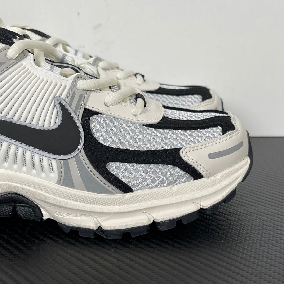 NIKE AIR ZOOM VOMERO 5 "Photon Dust Black"