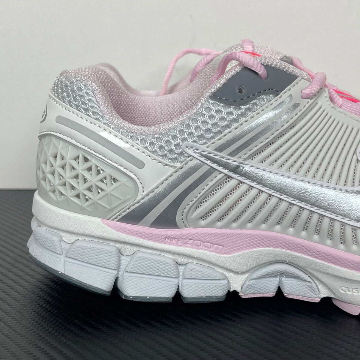 NIKE AIR ZOOM VOMERO 5 light grey and pink