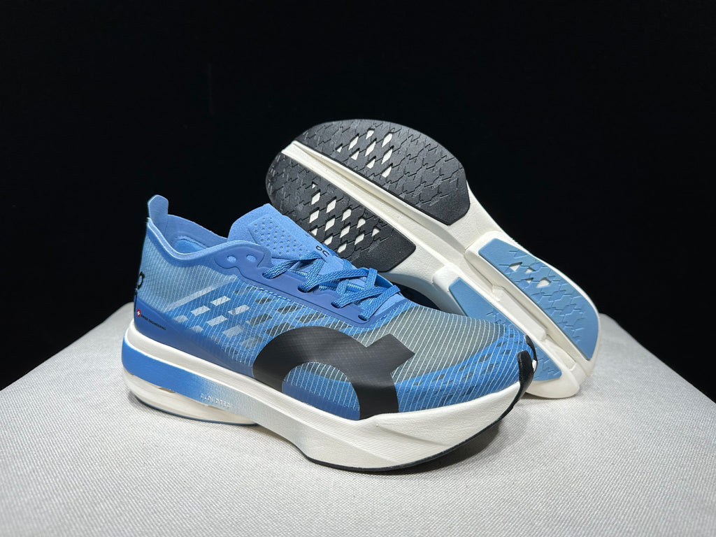 ON - Cloudboom Strike 'White | Blue'