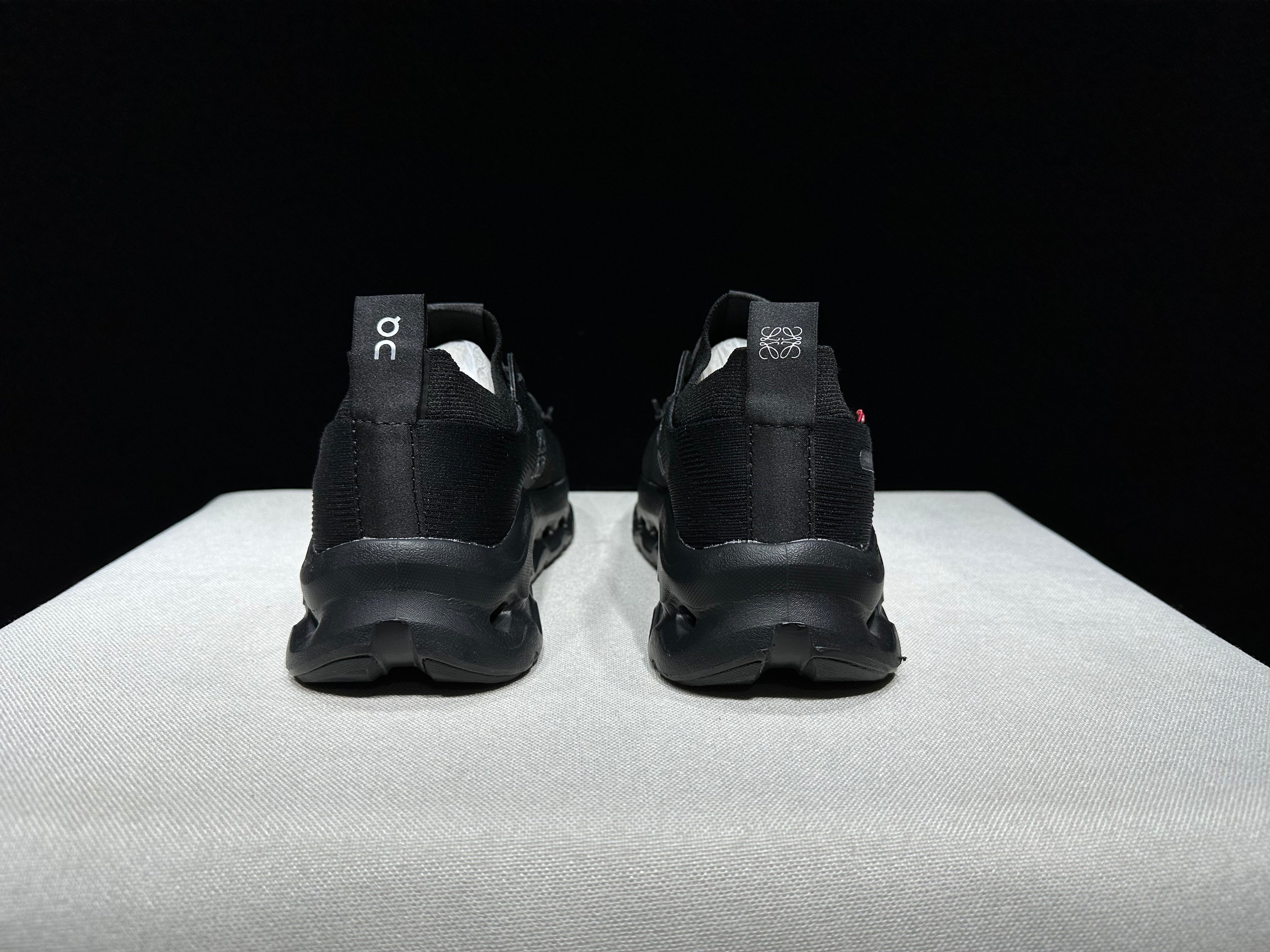 ON - Cloudtilt x Loewe 'All Black'