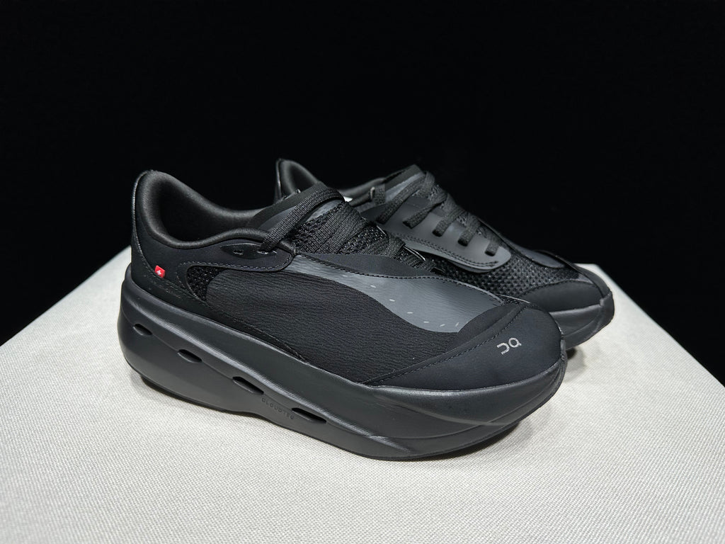 ON - CLOUDBOOM VOLT ALL BLACK