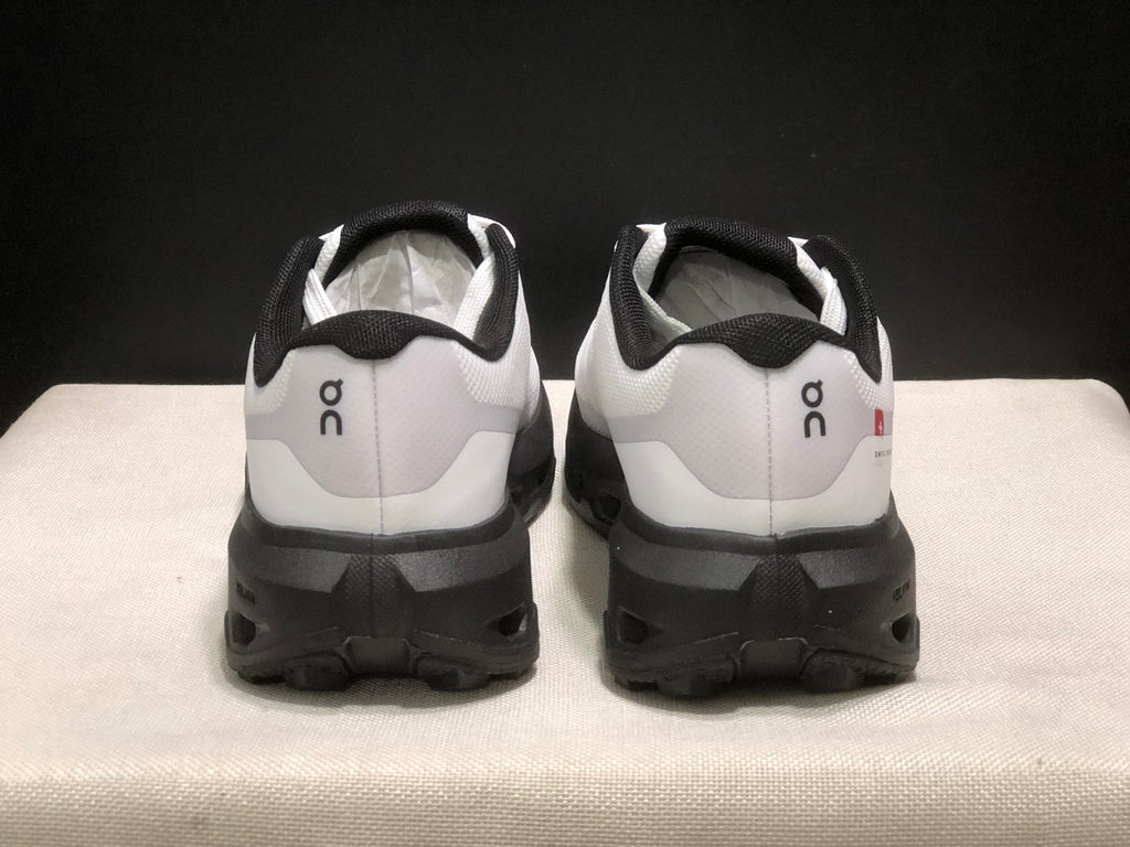 ON - Cloudvista 3  white black