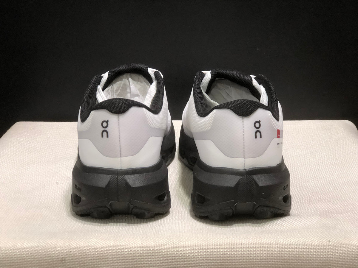ON - Cloudvista 3  white black