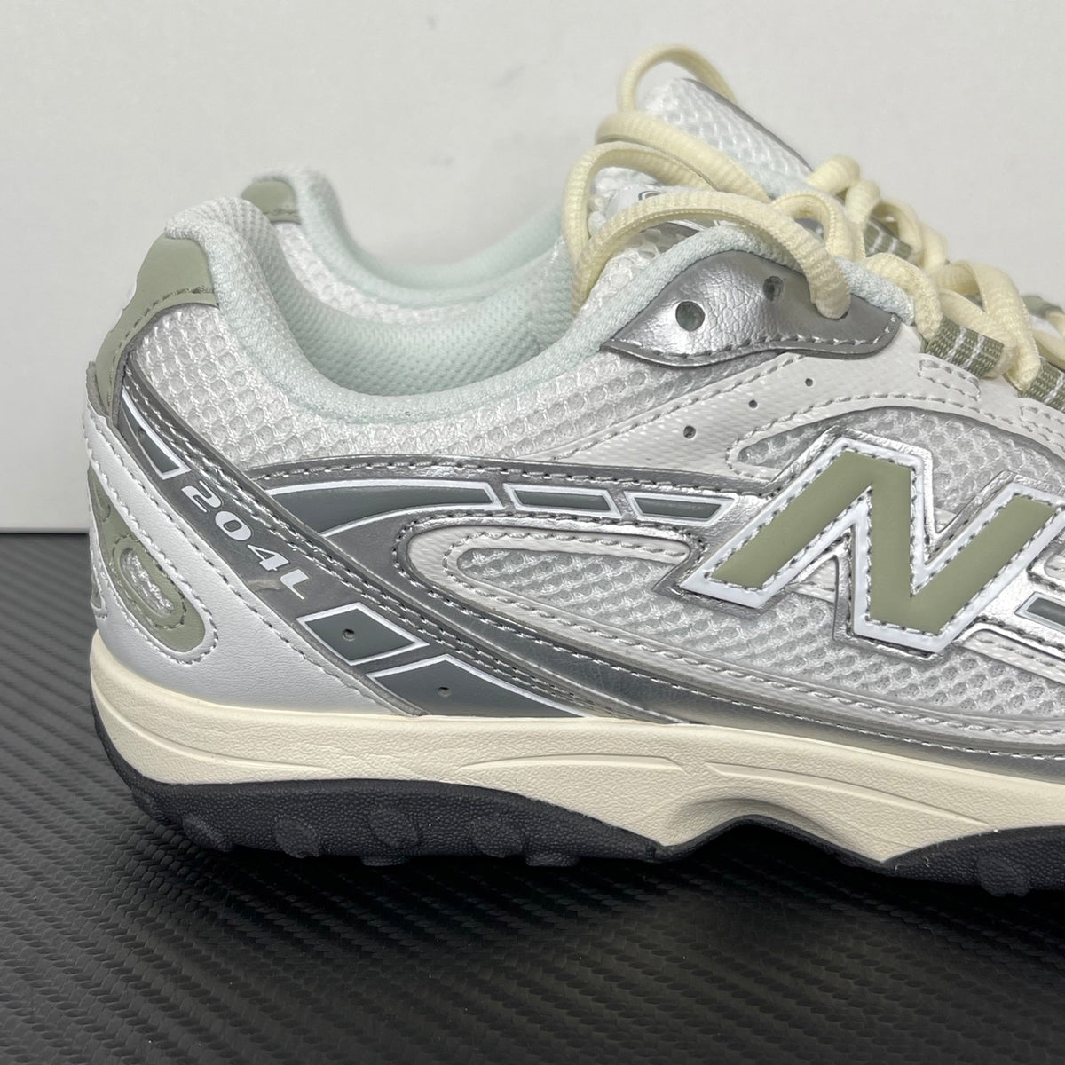 New Balance 204L Silver Metallic / Garter Snake Green