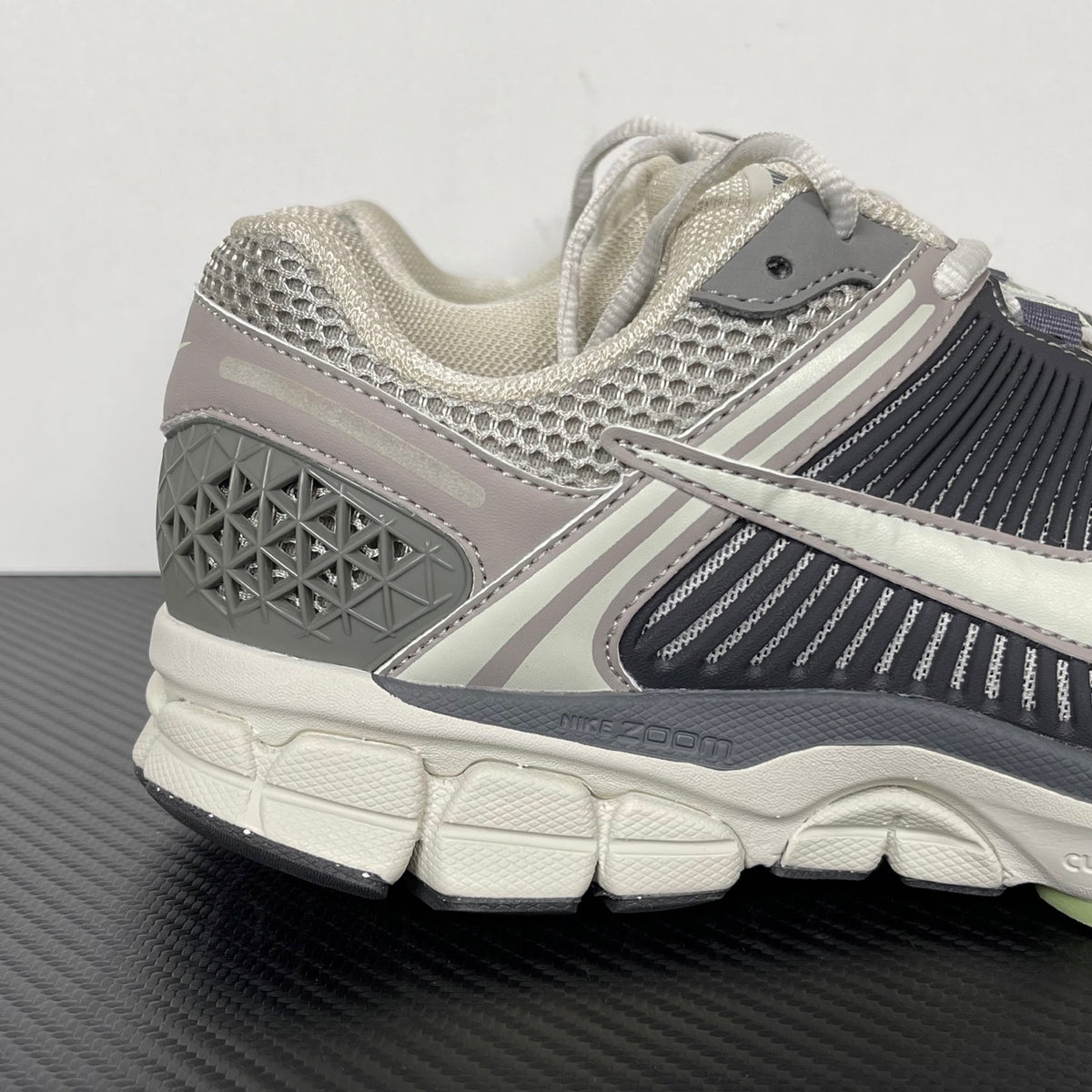 NIKE AIR ZOOM VOMERO 5 "Cobblestone / Flat Pewter"