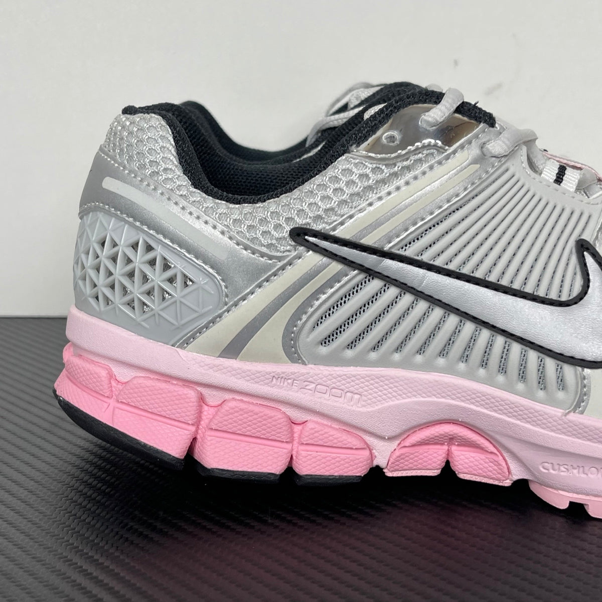 NIKE AIR ZOOM VOMERO 5 "Photon Dust / Metallic Silver / Pink Foam"
