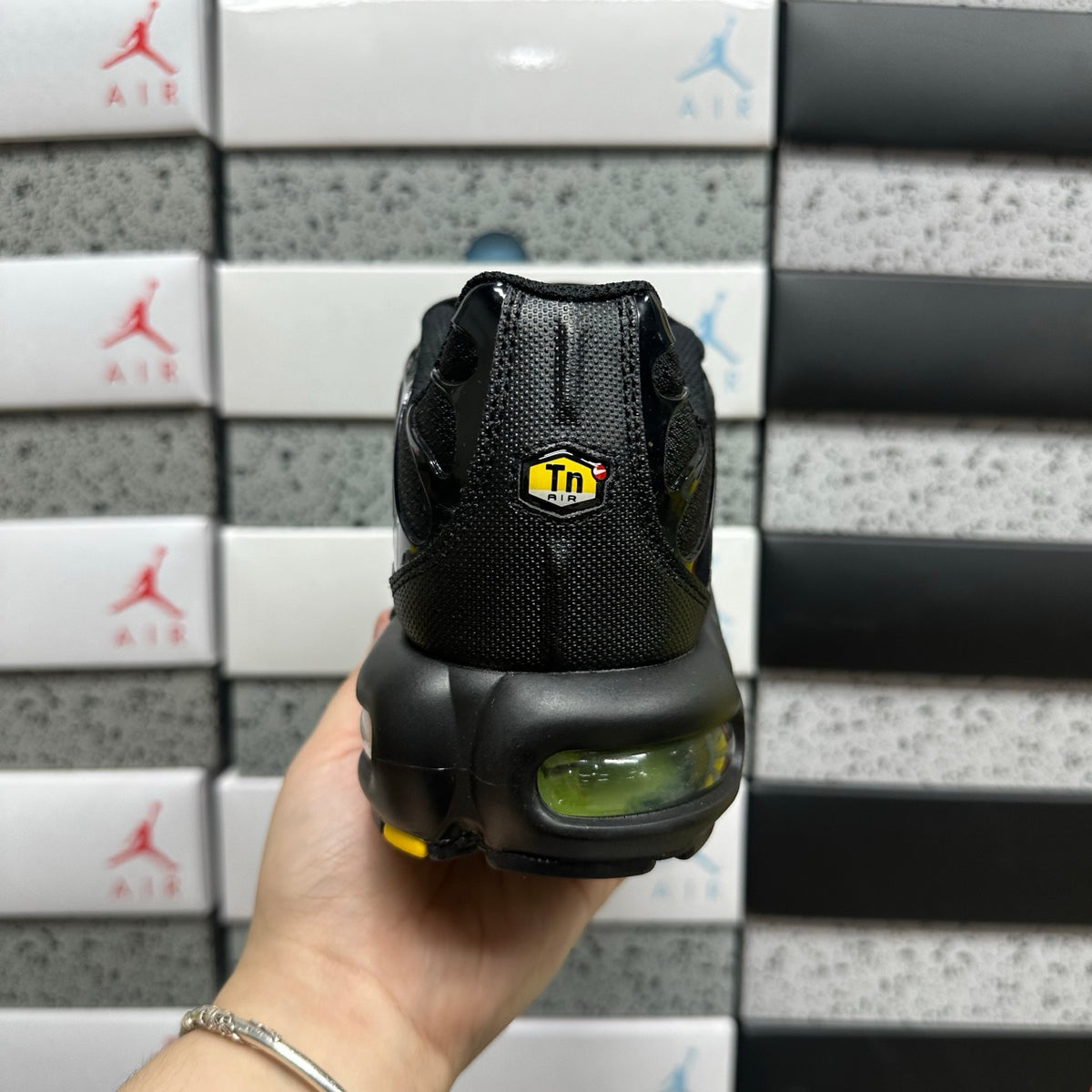NIKE AIR MAX PLUS Black Volt Ice