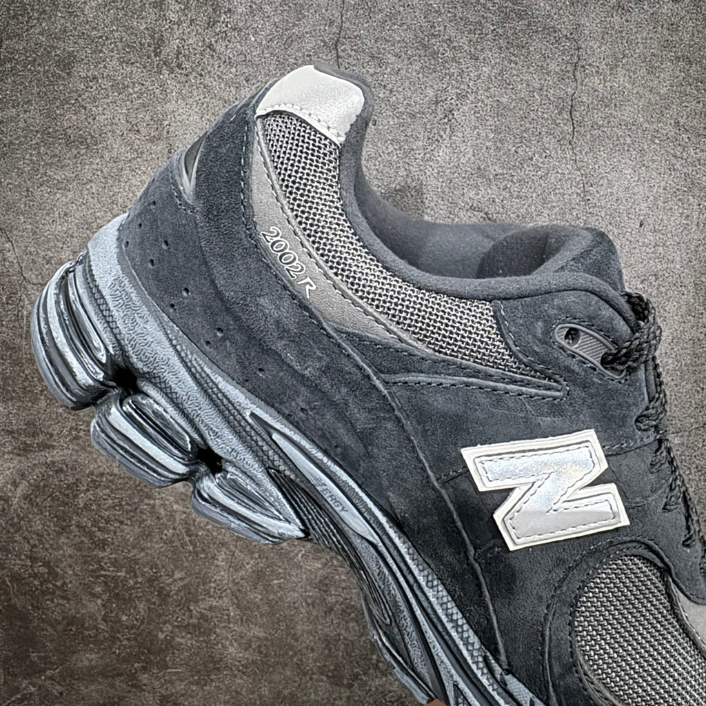 NEW BALANCE 2002R "Vintage Black Grey"