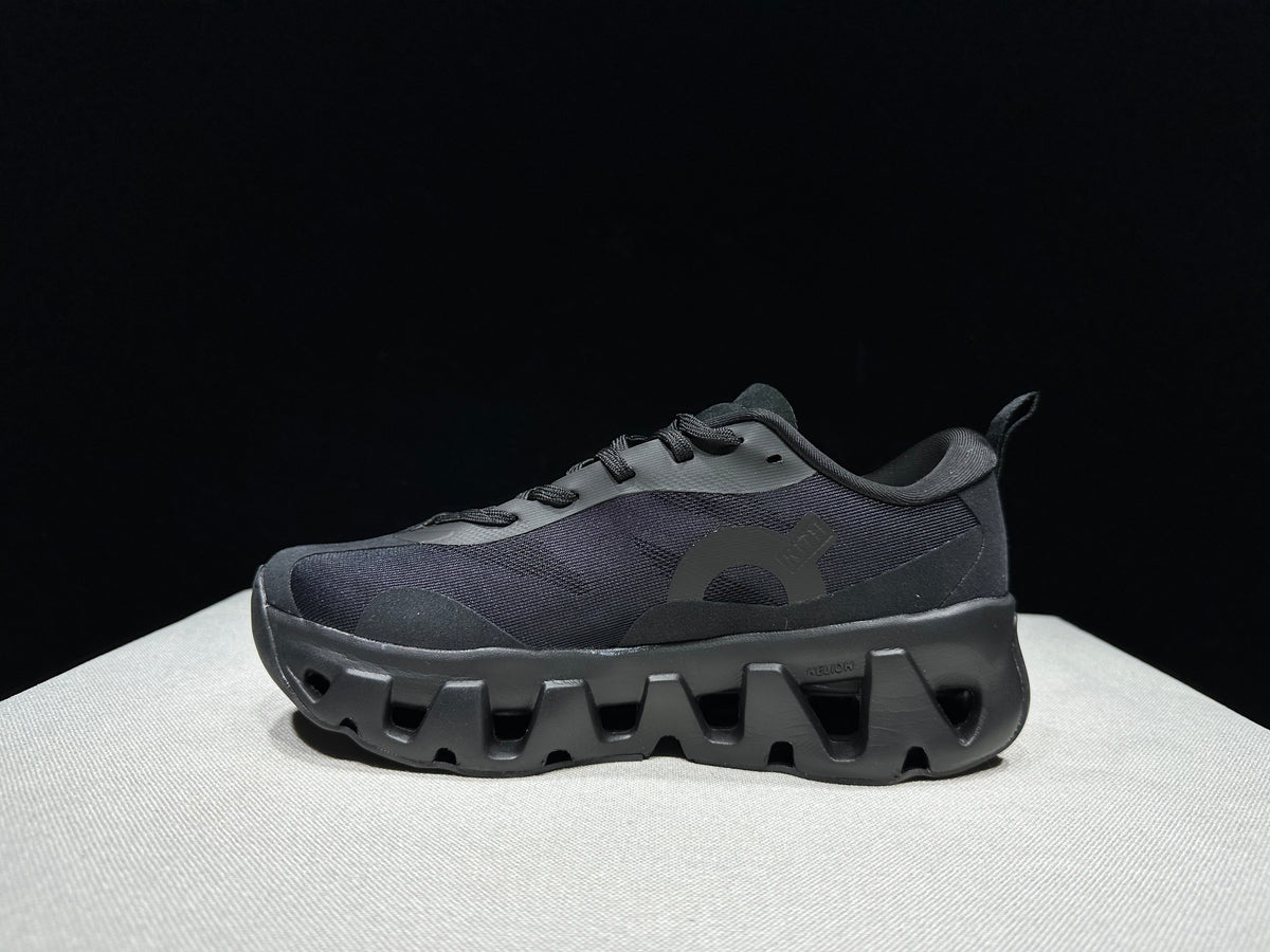 ON - KITH K TECH 1 TRIPLE BLACK