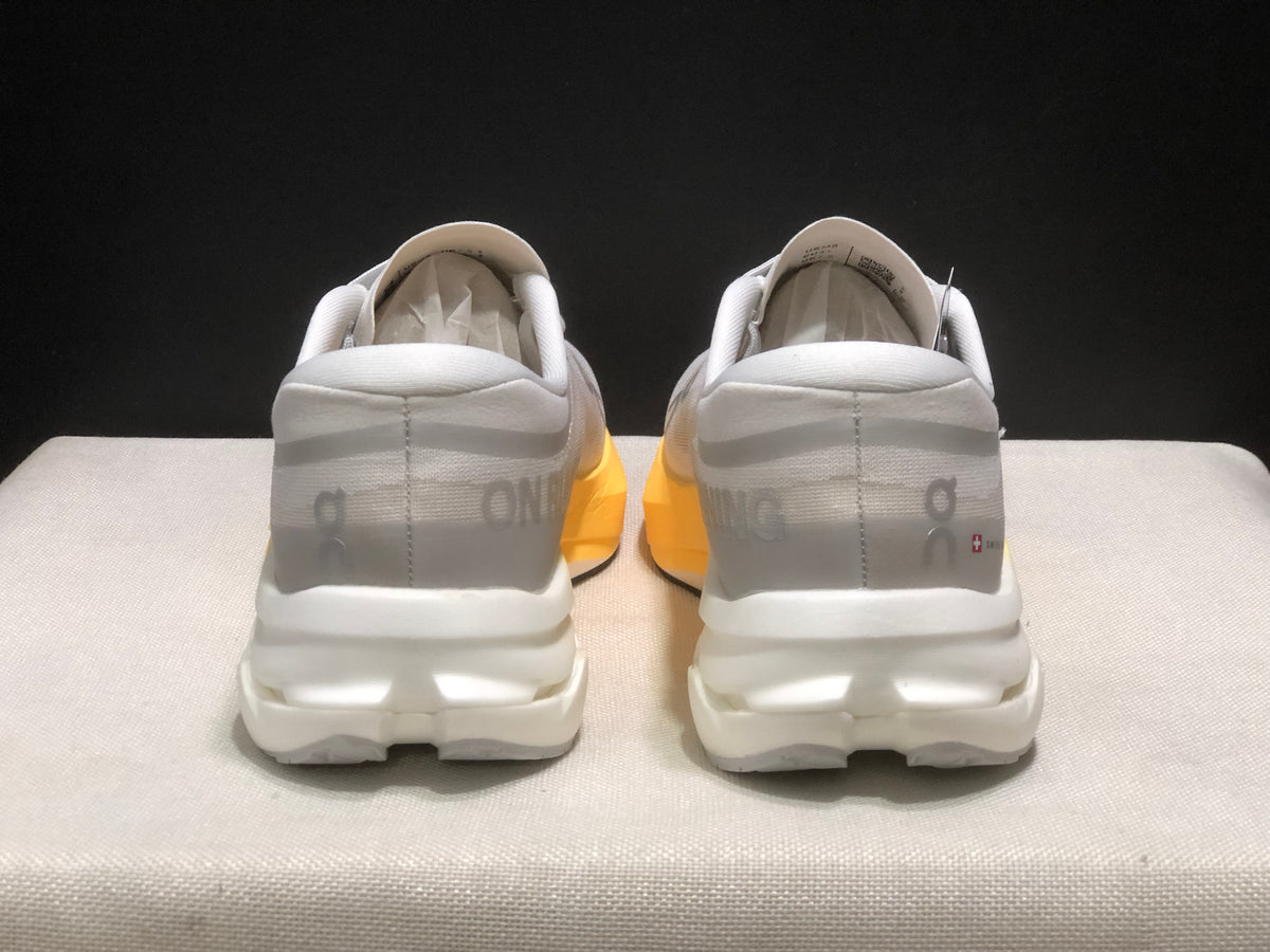 ON - CLOUD BOOM RUNNING WHITE YELLOW