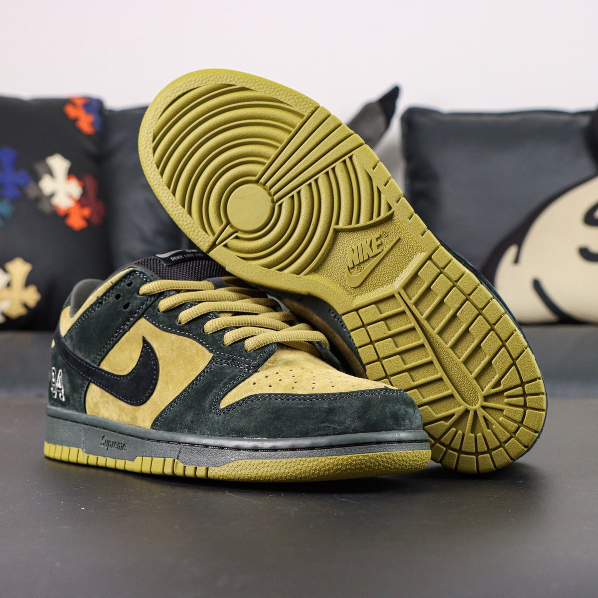 Nike SB Dunk  Low Supreme "Camper Green"