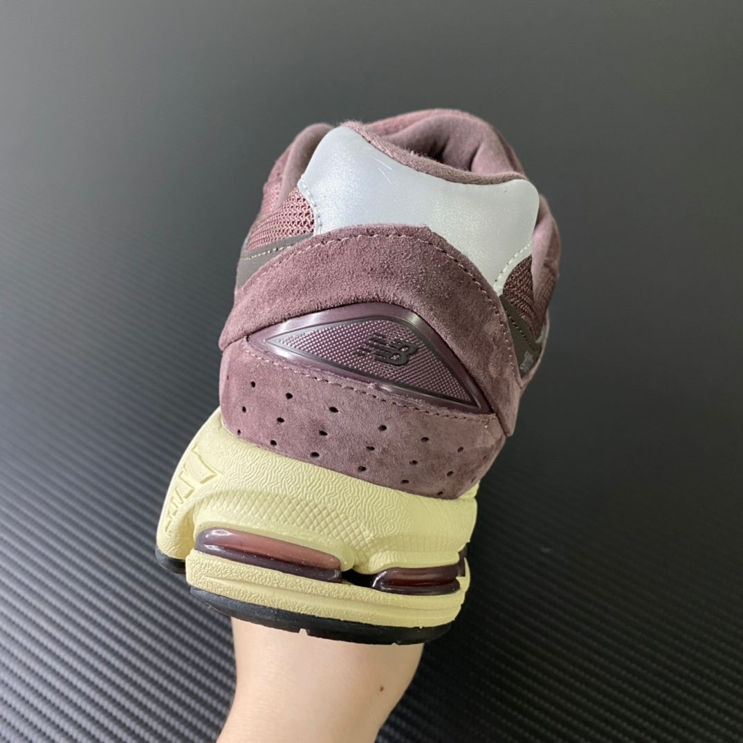 NEW BALANCE 2002R 'Truffle' wine-red/brown