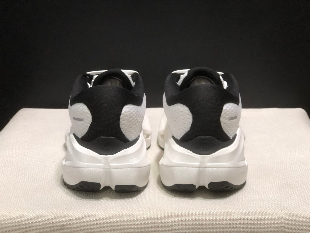 ON- Cloudrunner 3 Max White Black