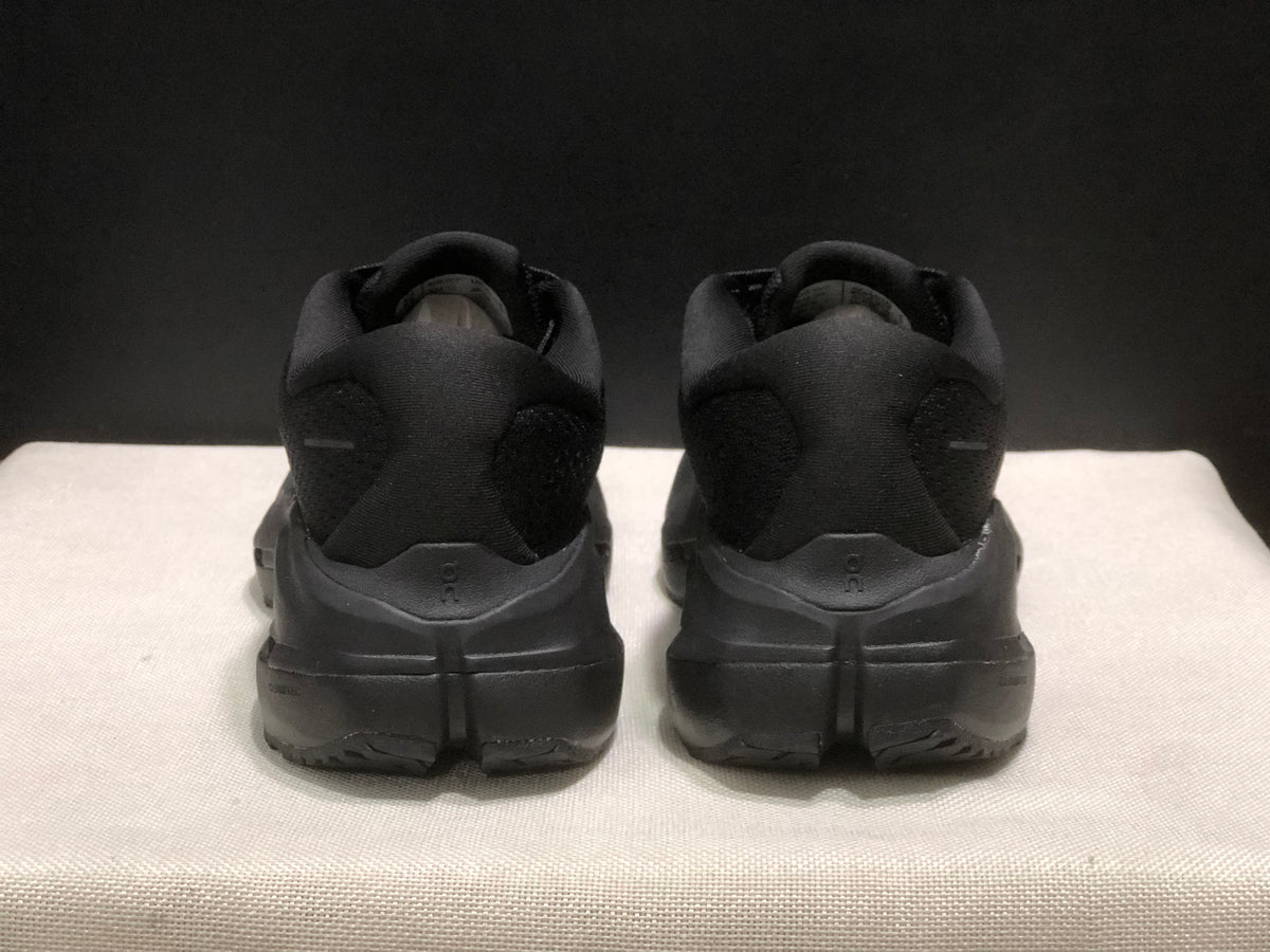 ON- Cloudrunner 3 Max Black