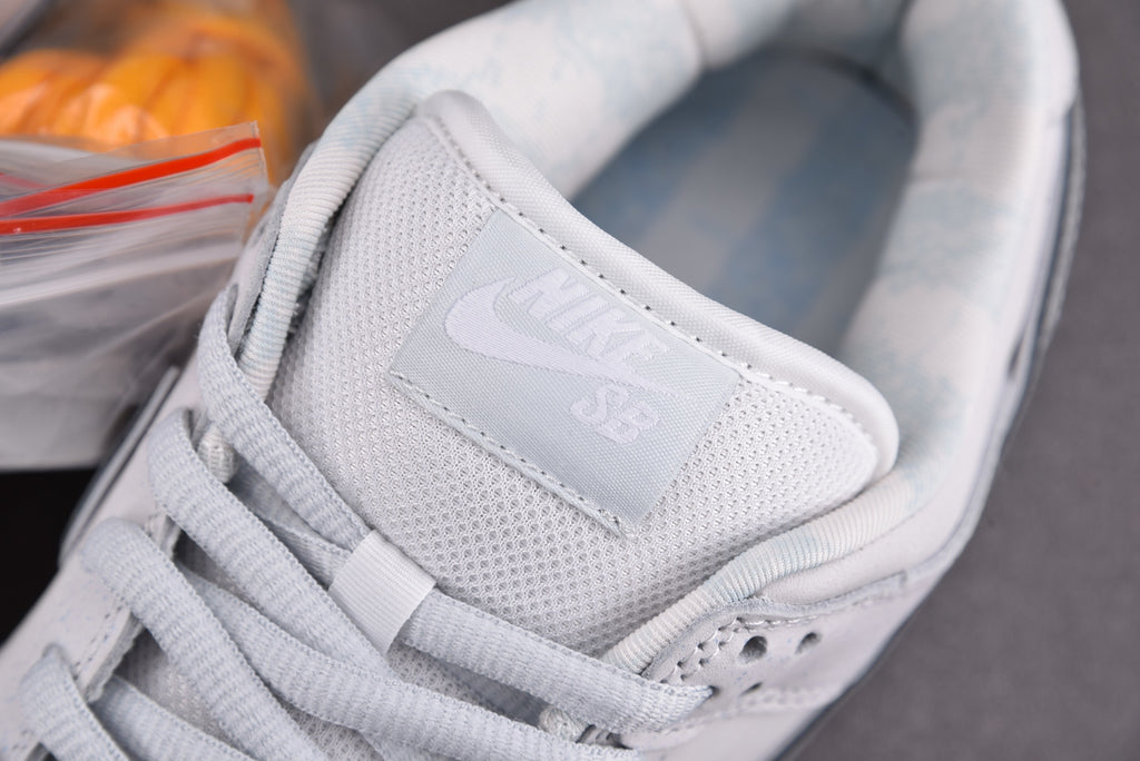 Nike SB Dunk  Low "White Lobster"