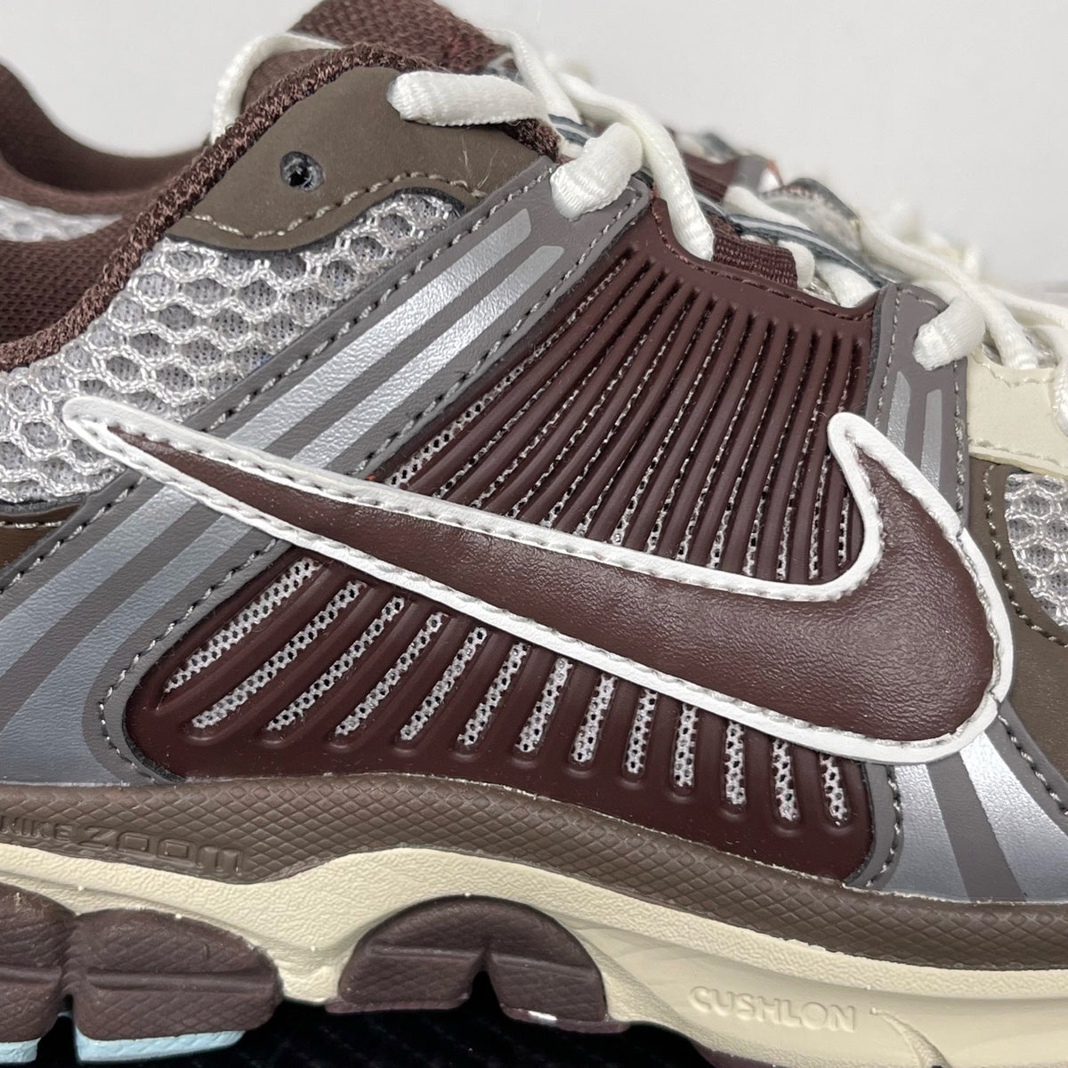 NIKE AIR ZOOM VOMERO 5 "Earth Fossil"
