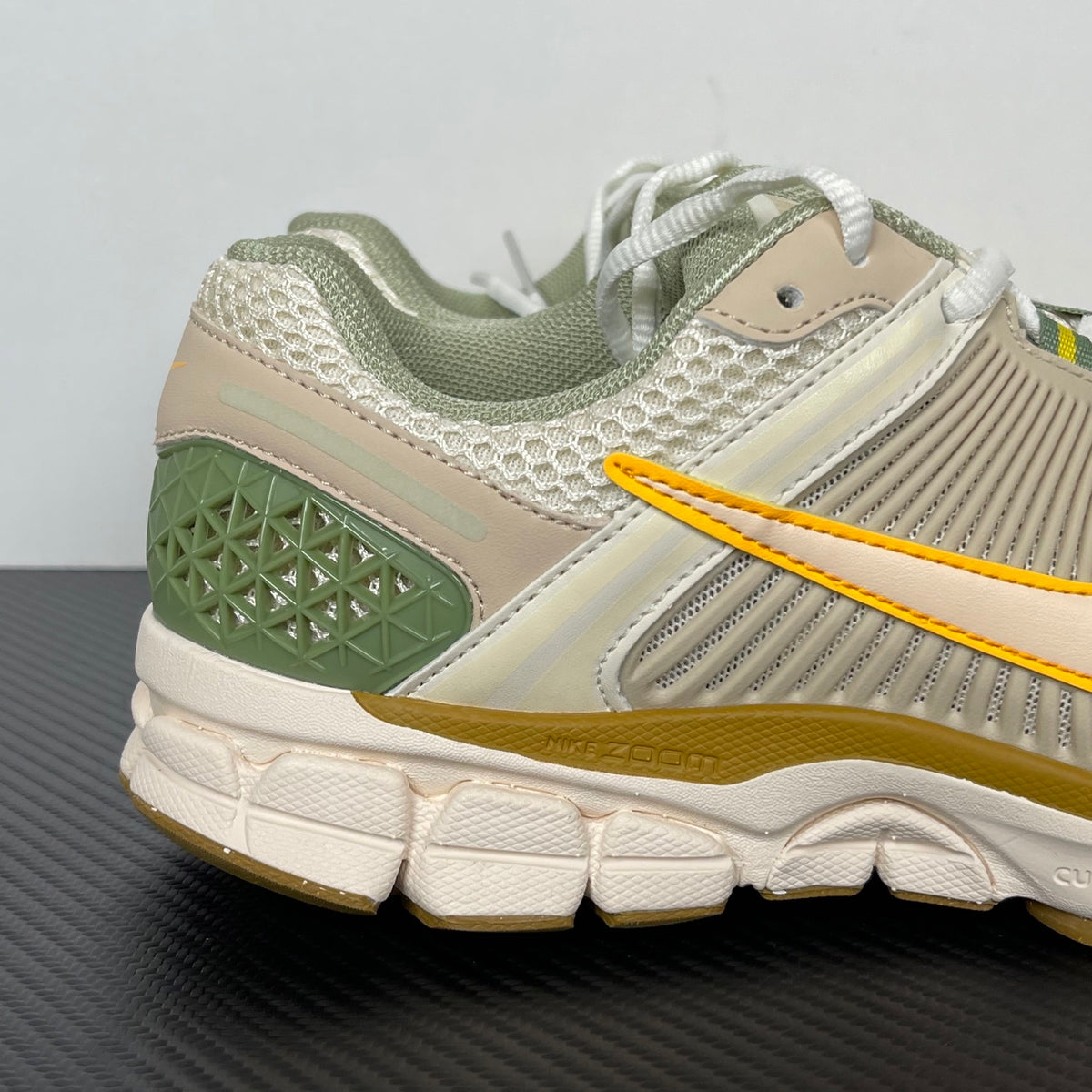 NIKE AIR ZOOM VOMERO 5 "Sail / Laser Orange / Light Orewood Brown / Medium Olive"