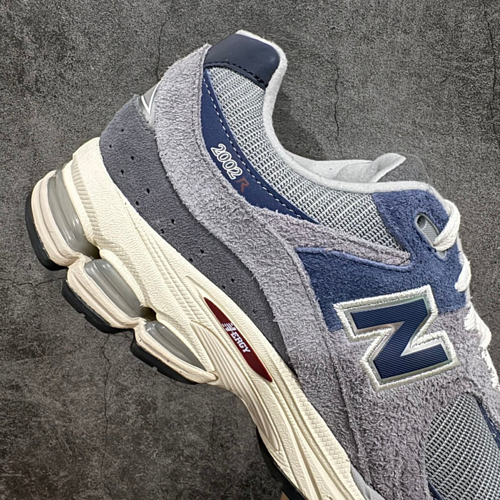NEW BALANCE 2002R "Navy Castlerock"