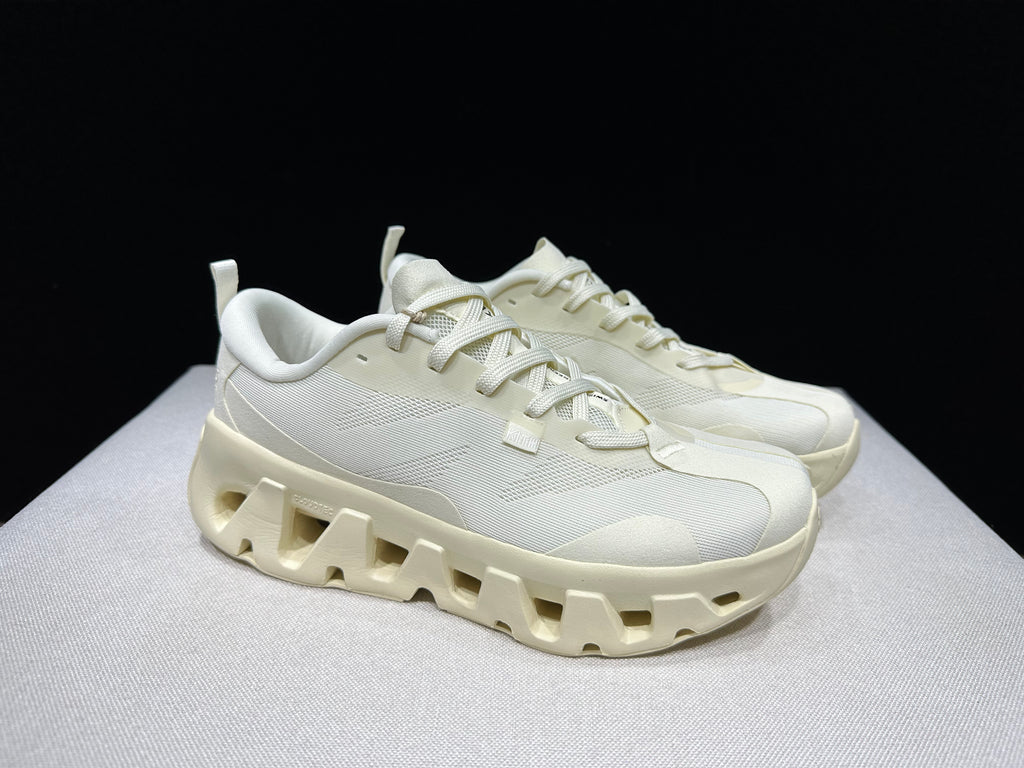 ON - KITH K TECH 1 CREAMY WHITE