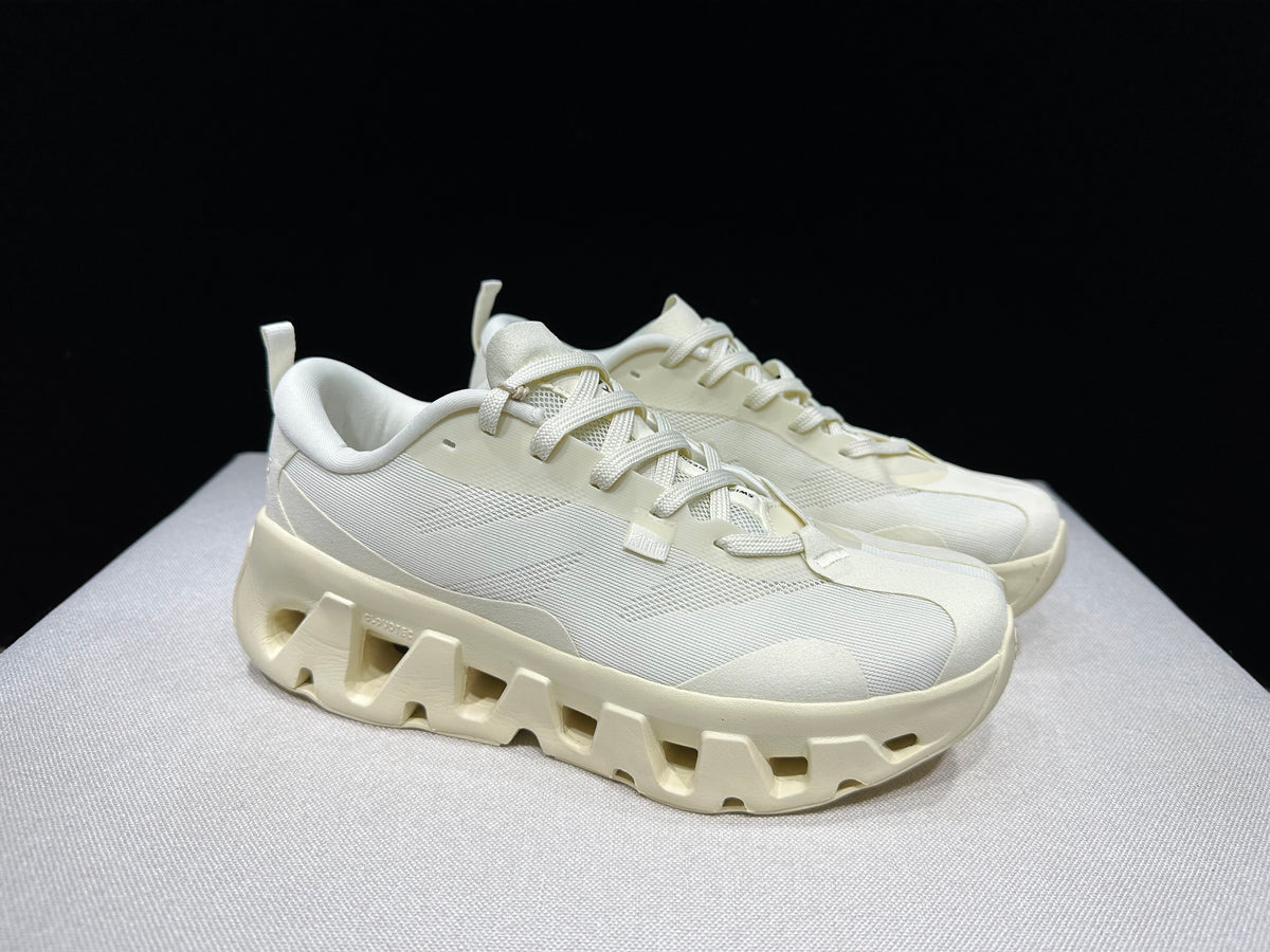 ON - KITH K TECH 1 CREAMY WHITE