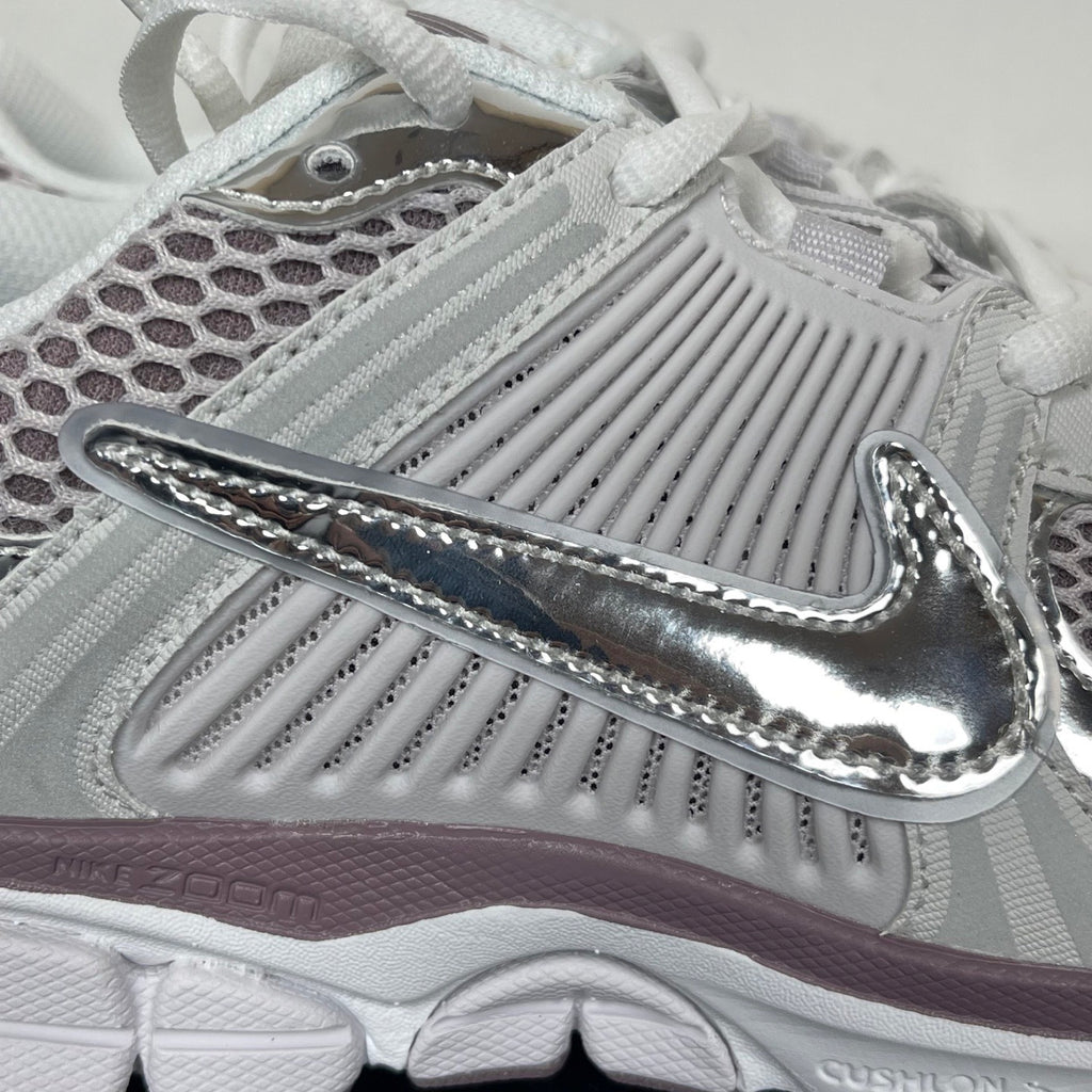 NIKE AIR ZOOM VOMERO 5 Metallic Silver / Platinum Violet