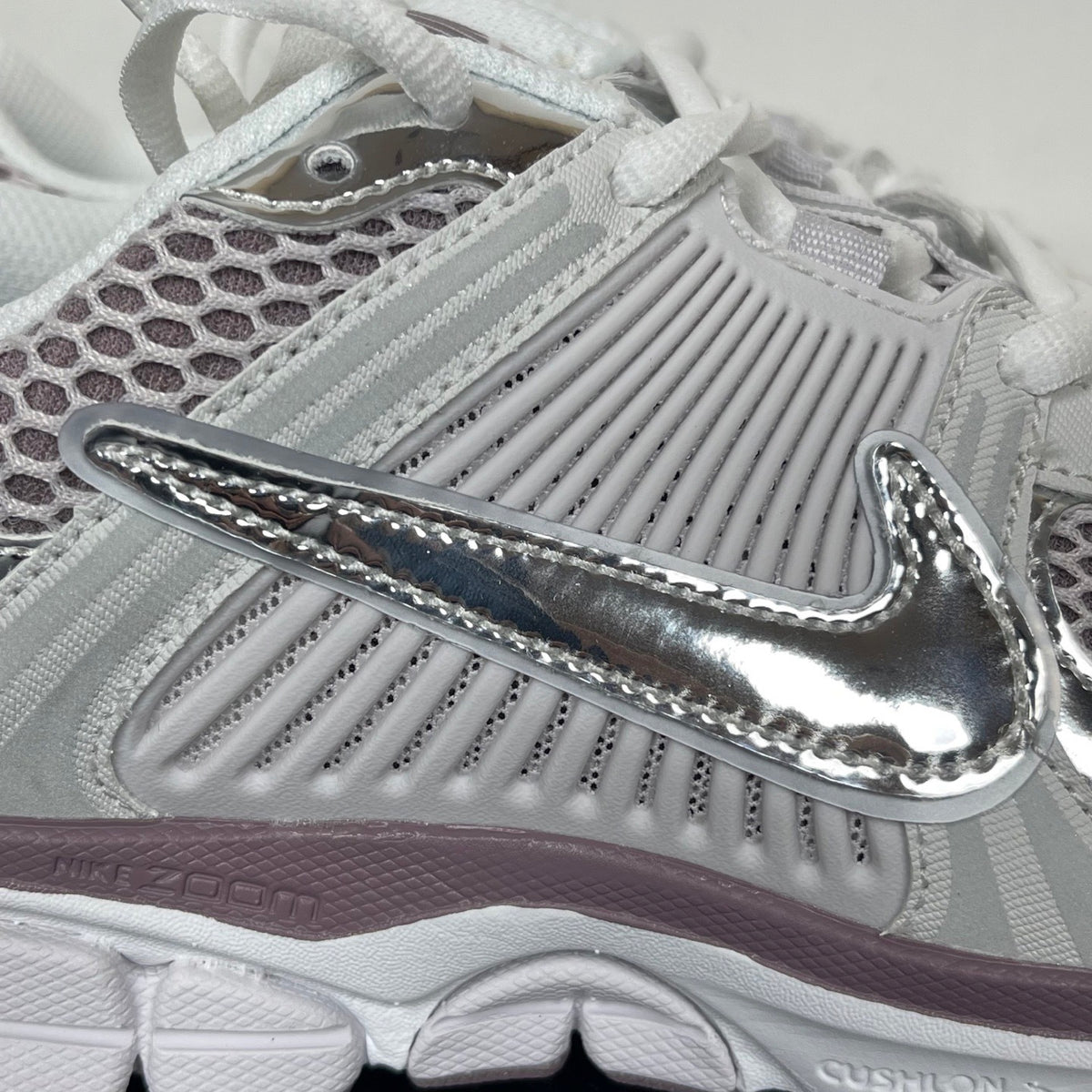 NIKE AIR ZOOM VOMERO 5 Metallic Silver / Platinum Violet