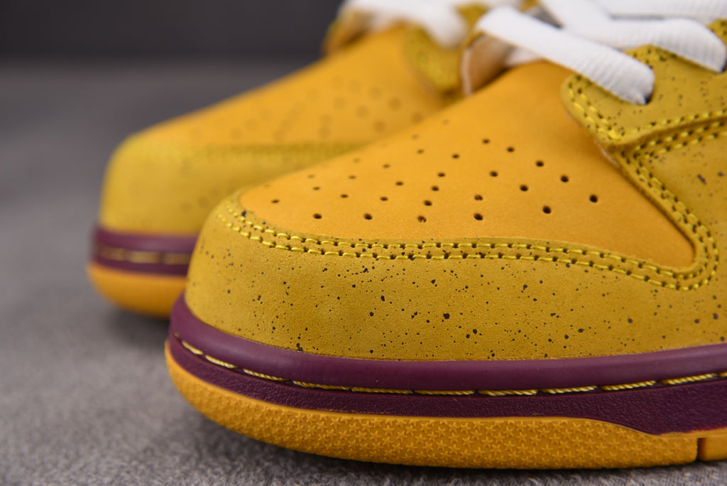 Nike SB Dunk  Low "Yellow Lobster"