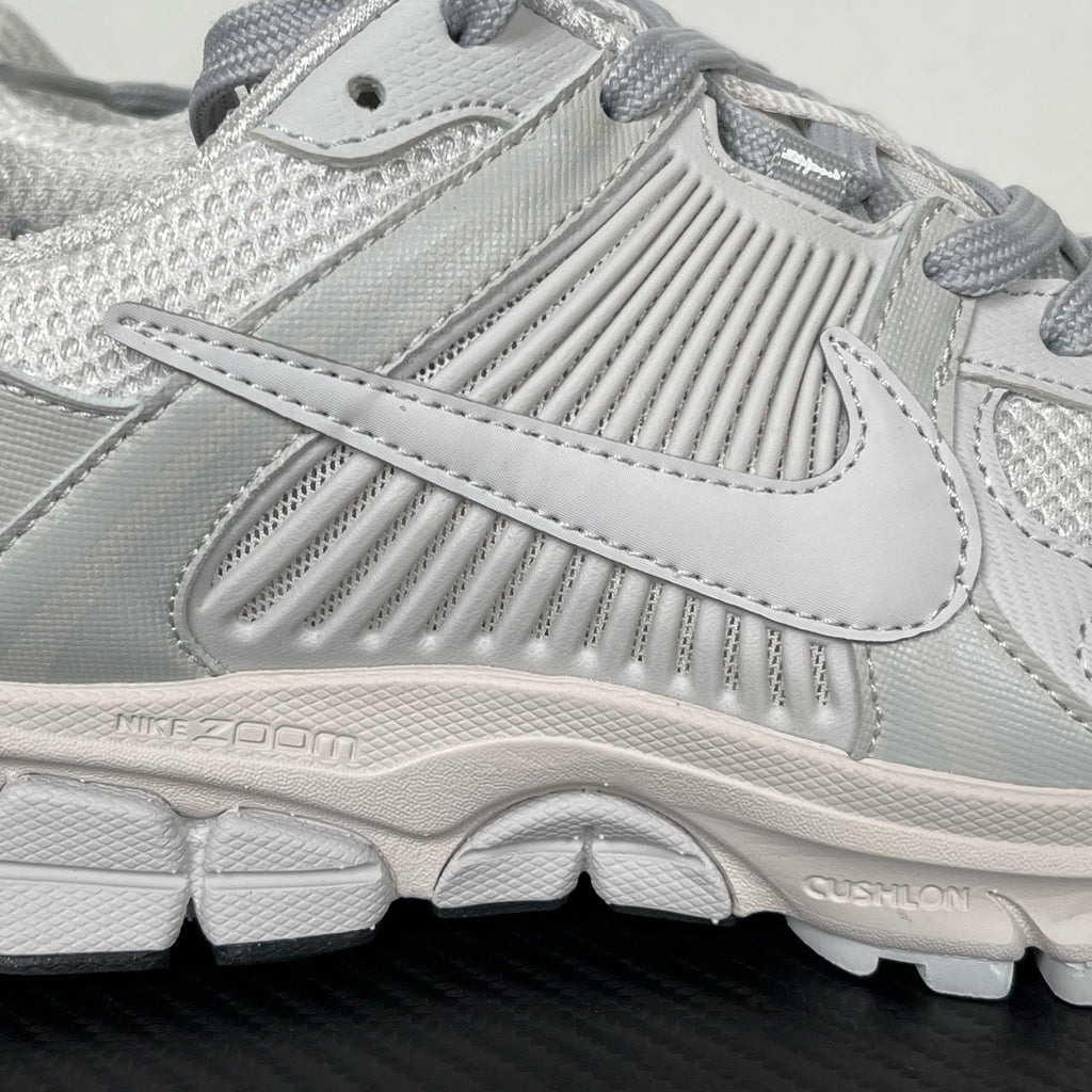 NIKE AIR ZOOM VOMERO 5 SP Vast Grey / Black-Sail