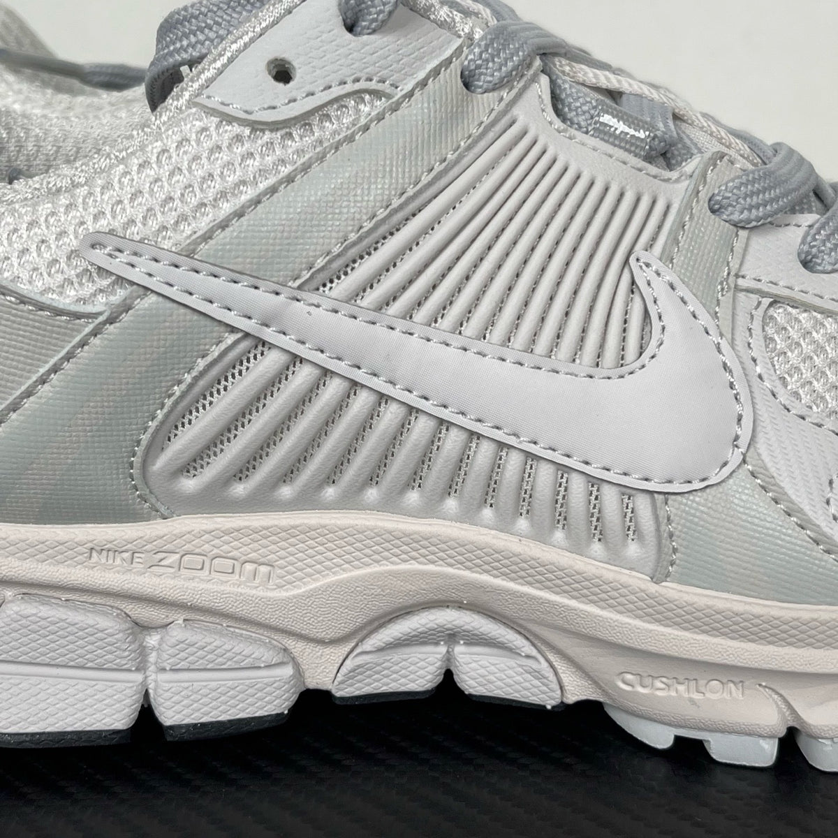 NIKE AIR ZOOM VOMERO 5 SP Vast Grey / Black-Sail