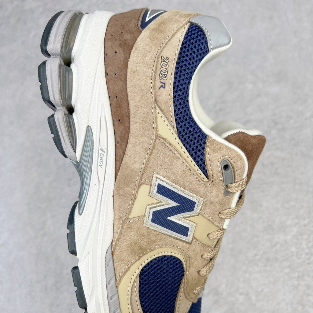 NEW BALANCE 2002R "Beige Navy Blue"