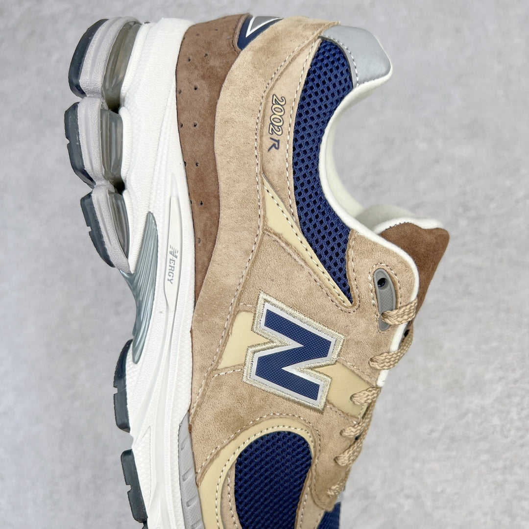 NEW BALANCE 2002R "Beige Navy Blue"