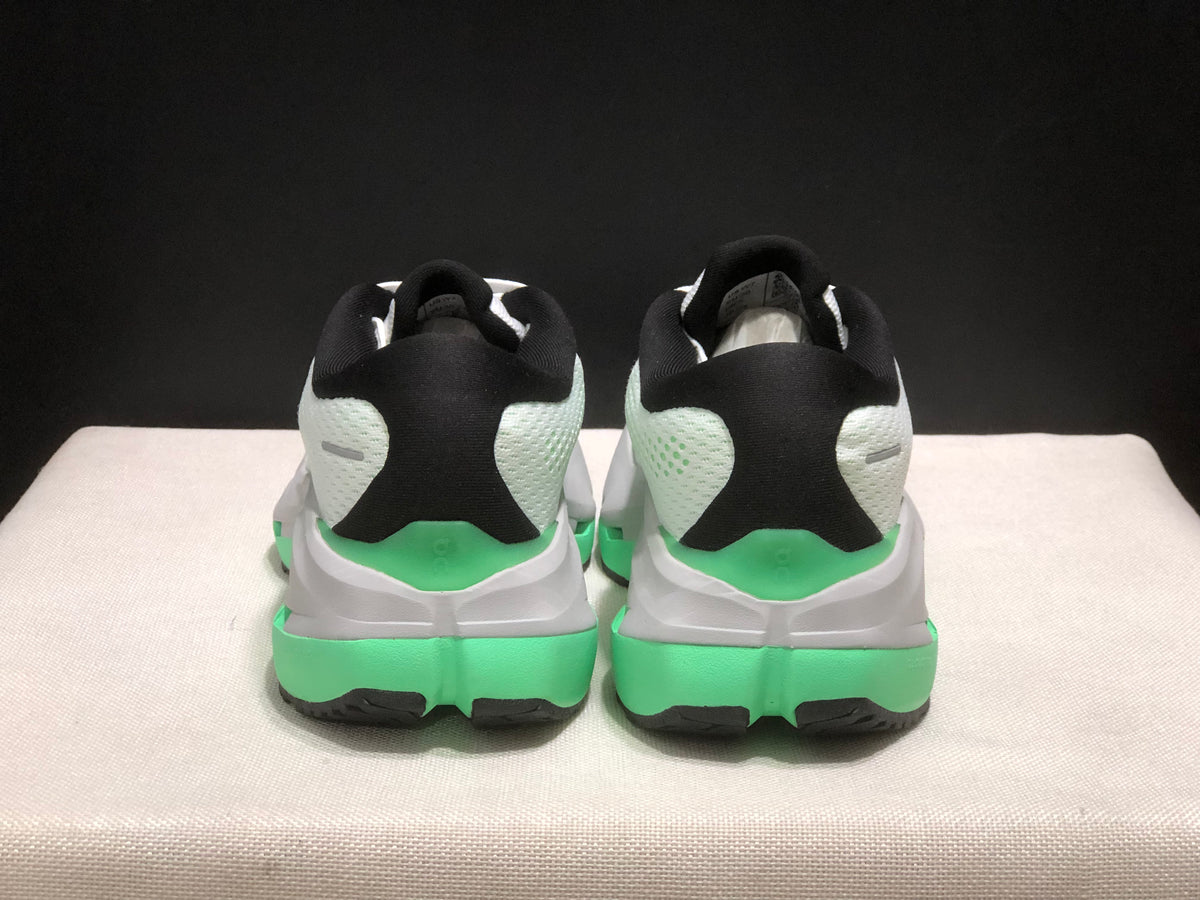 ON- Cloudrunner 3 Max White Verdite