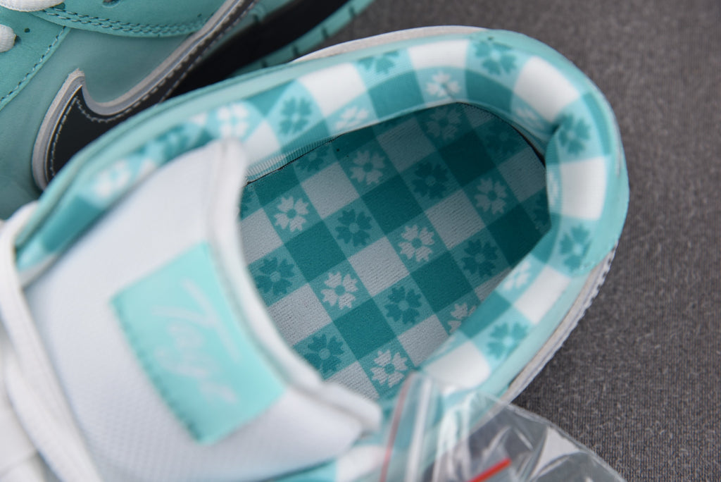 Nike SB Dunk  Low "Tiffany Aqua Diamond Lobster"