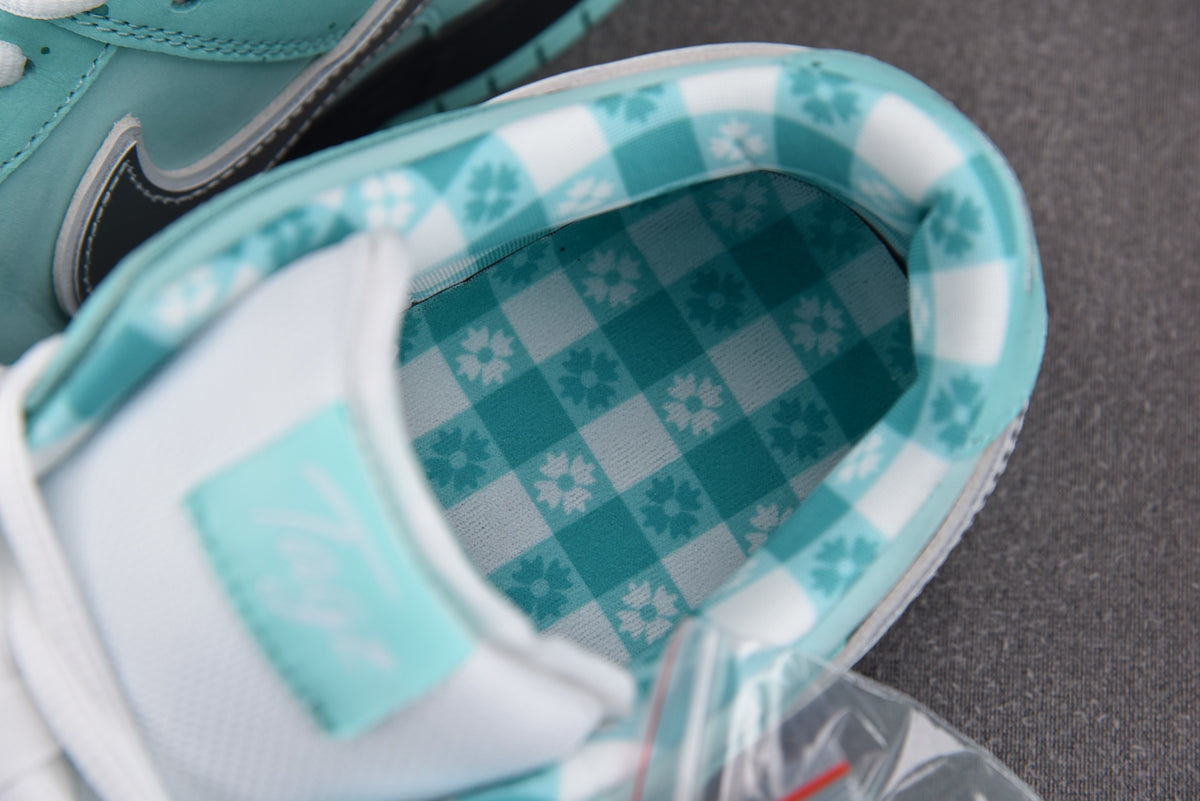 Nike SB Dunk  Low "Tiffany Aqua Diamond Lobster"