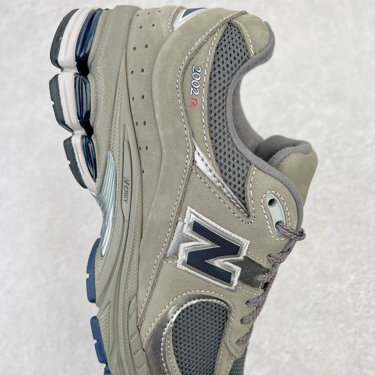 NEW BALANCE 2002R Light Grey / Castlerock