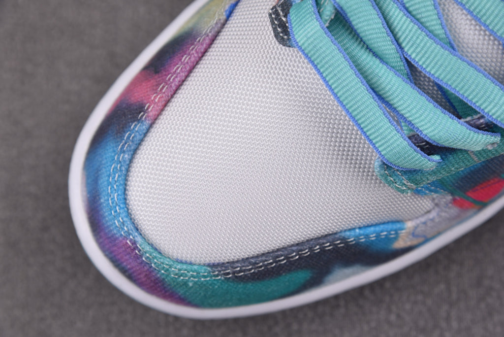 Nike SB Dunk  Low Futura Laboratories Bleached Aqua