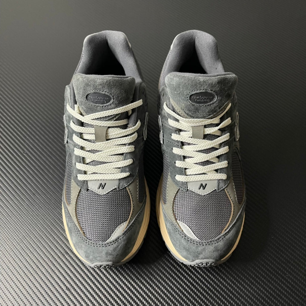 NEW BALANCE 2002R charcoal and grey
