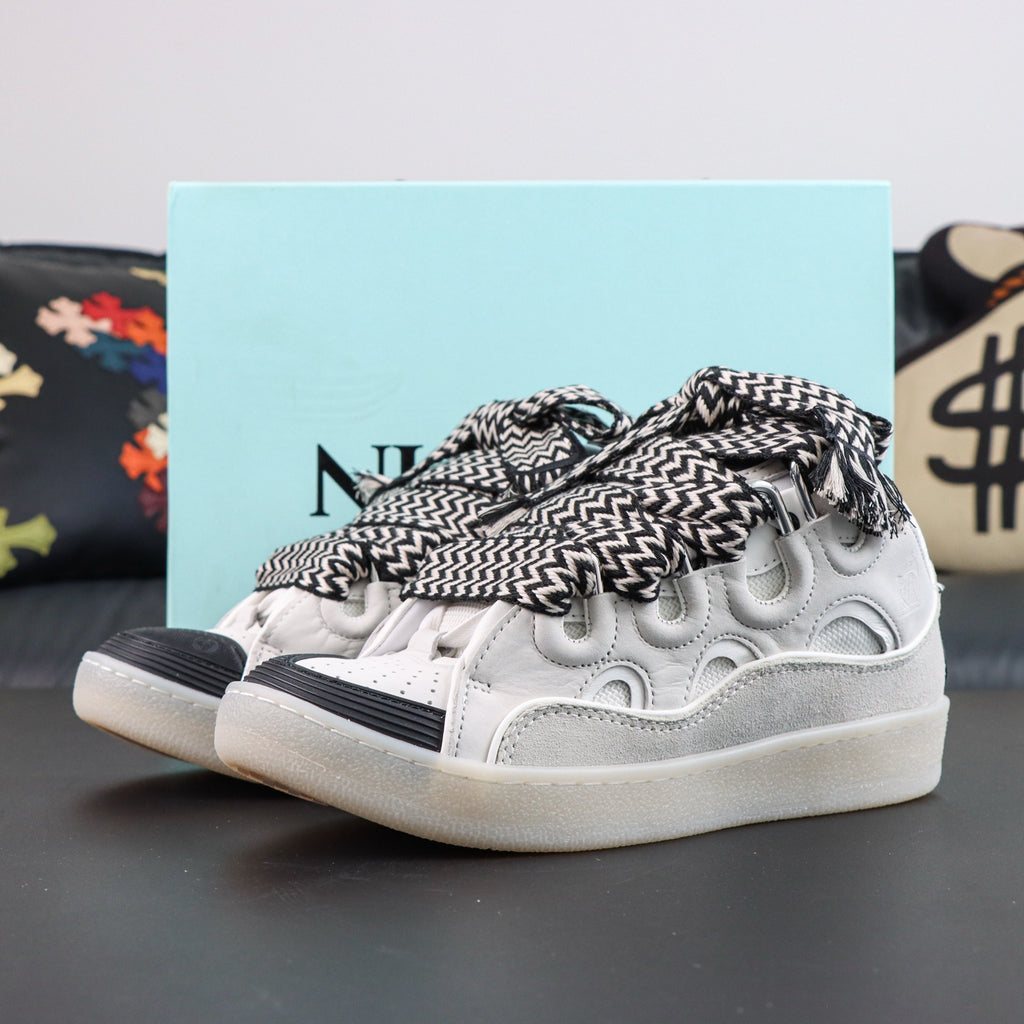 LANVIN SNEAKER white with oversized black-and-white zigzag-print laces and a transparent rubber sole