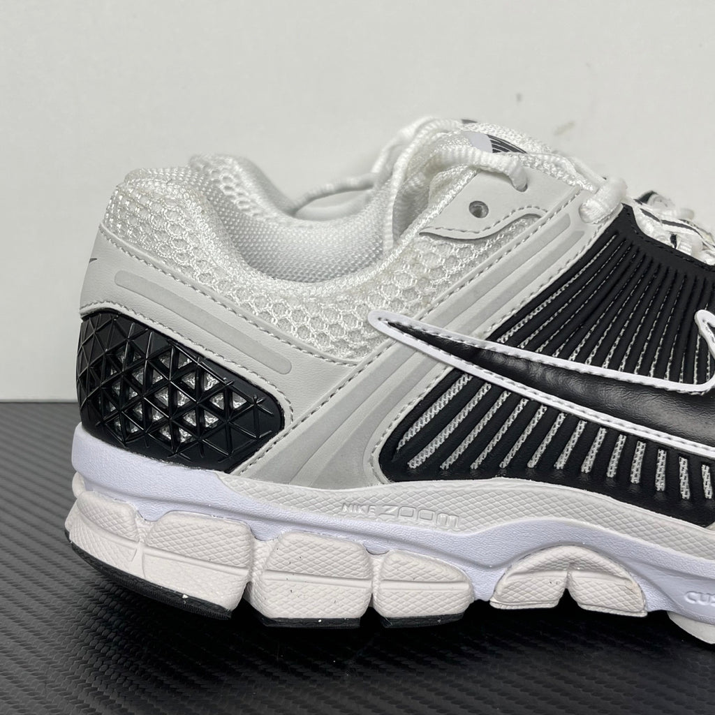 NIKE AIR ZOOM VOMERO 5 "White Black" "Panda"