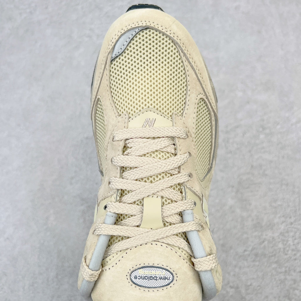 NEW BALANCE 2002R Bone Light Aluminum (or Calm Taupe / beige)