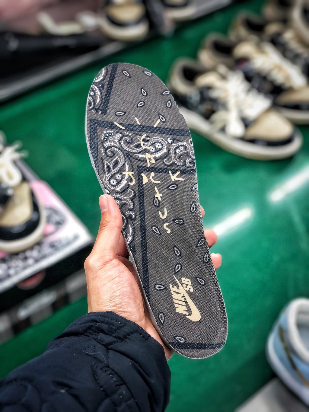 Nike SB Dunk  Low Travis Scott ("Cactus Jack")