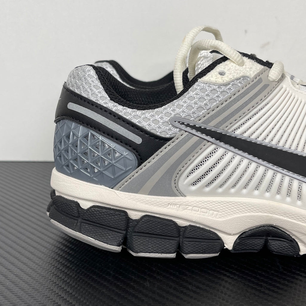NIKE AIR ZOOM VOMERO 5 "Photon Dust Black"