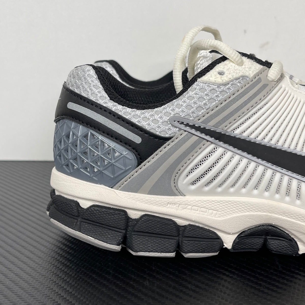 NIKE AIR ZOOM VOMERO 5 "Photon Dust Black"