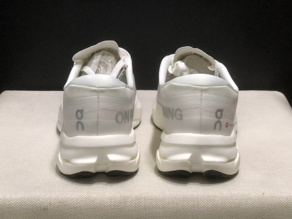 ON - CLOUD BOOM RUNNING WHITE