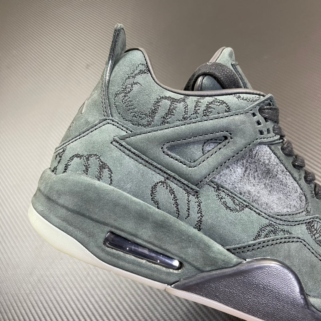 Jordan 4 Retro Kaws “Green”