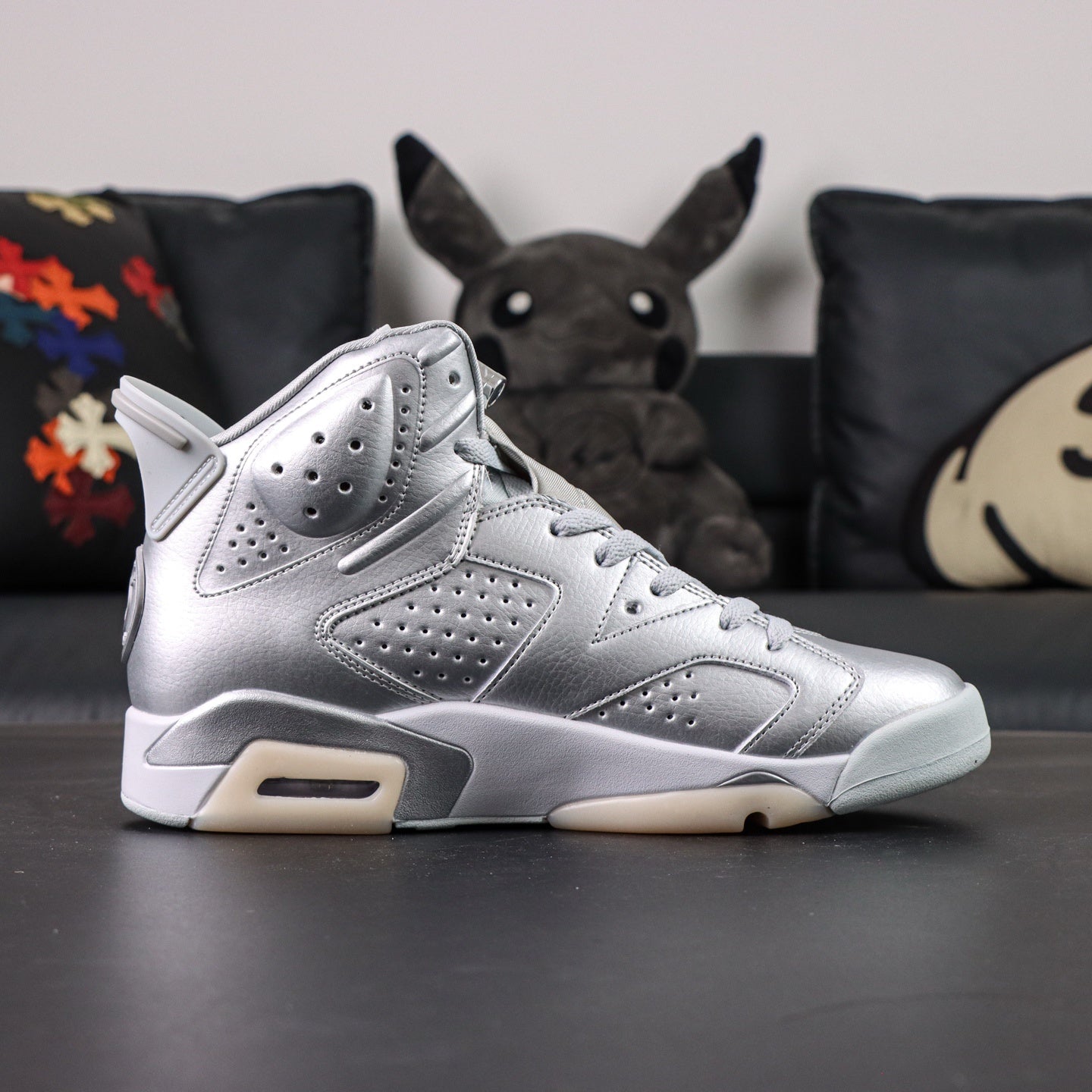 Jordan 6 x Paris Saint-Germain PSG 'Metallic Silver'
