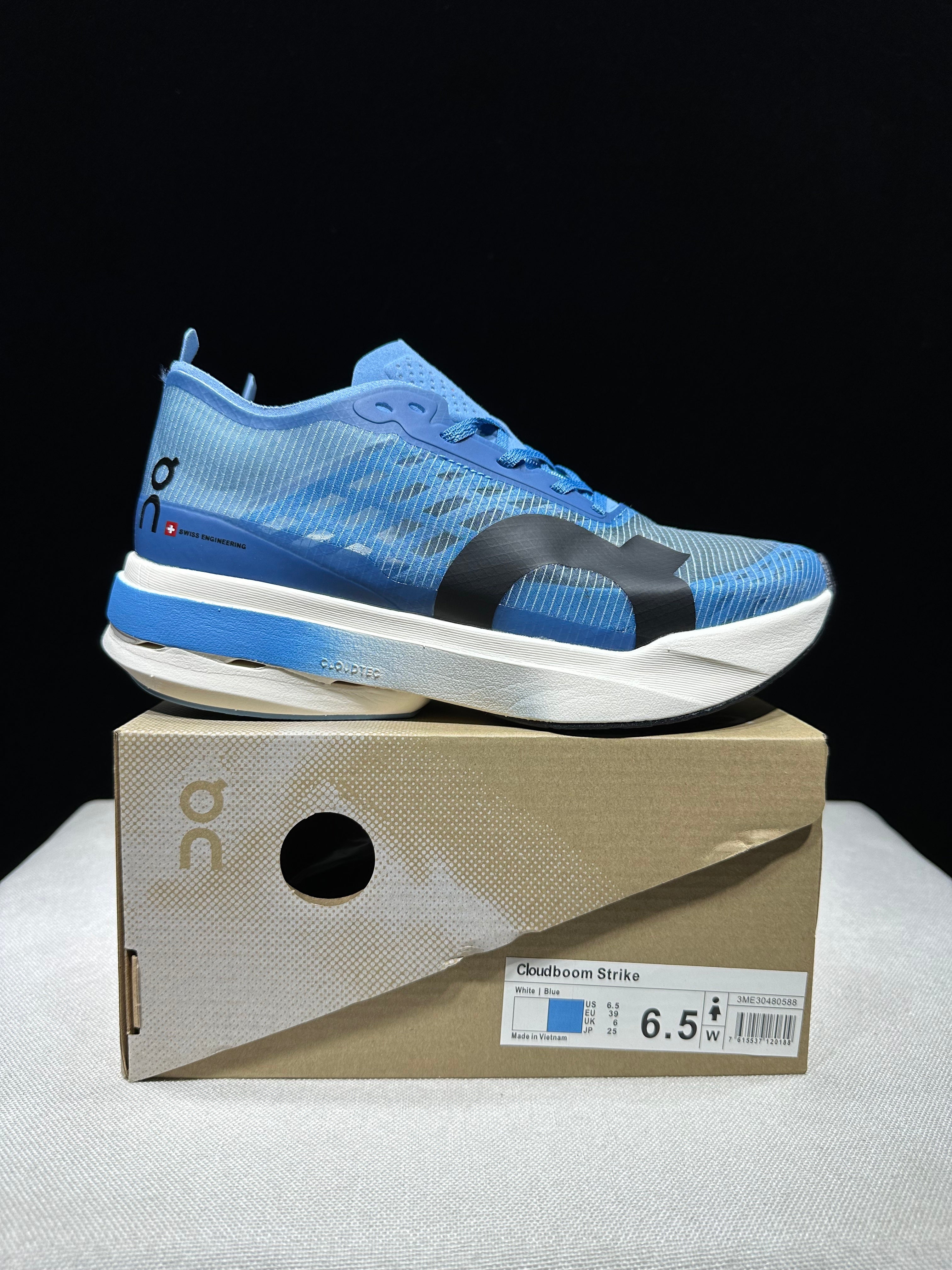 ON - Cloudboom Strike 'White | Blue'